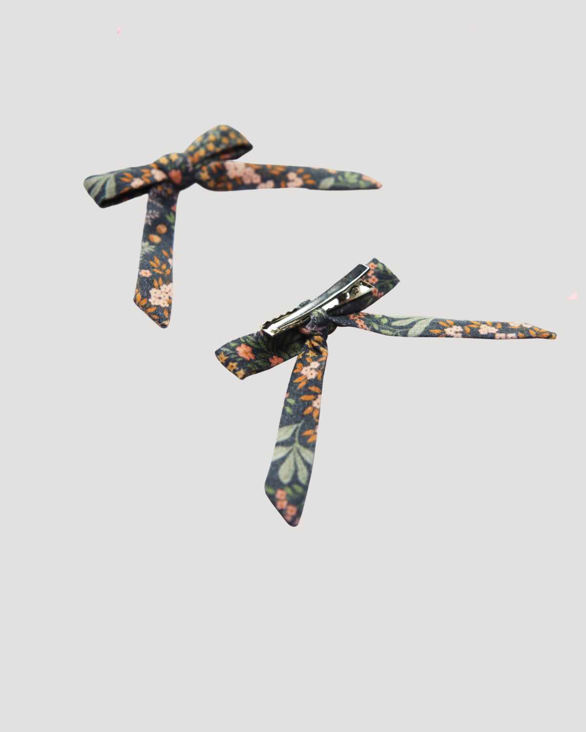 Grace clip- Autumn Garden Greyish Blue