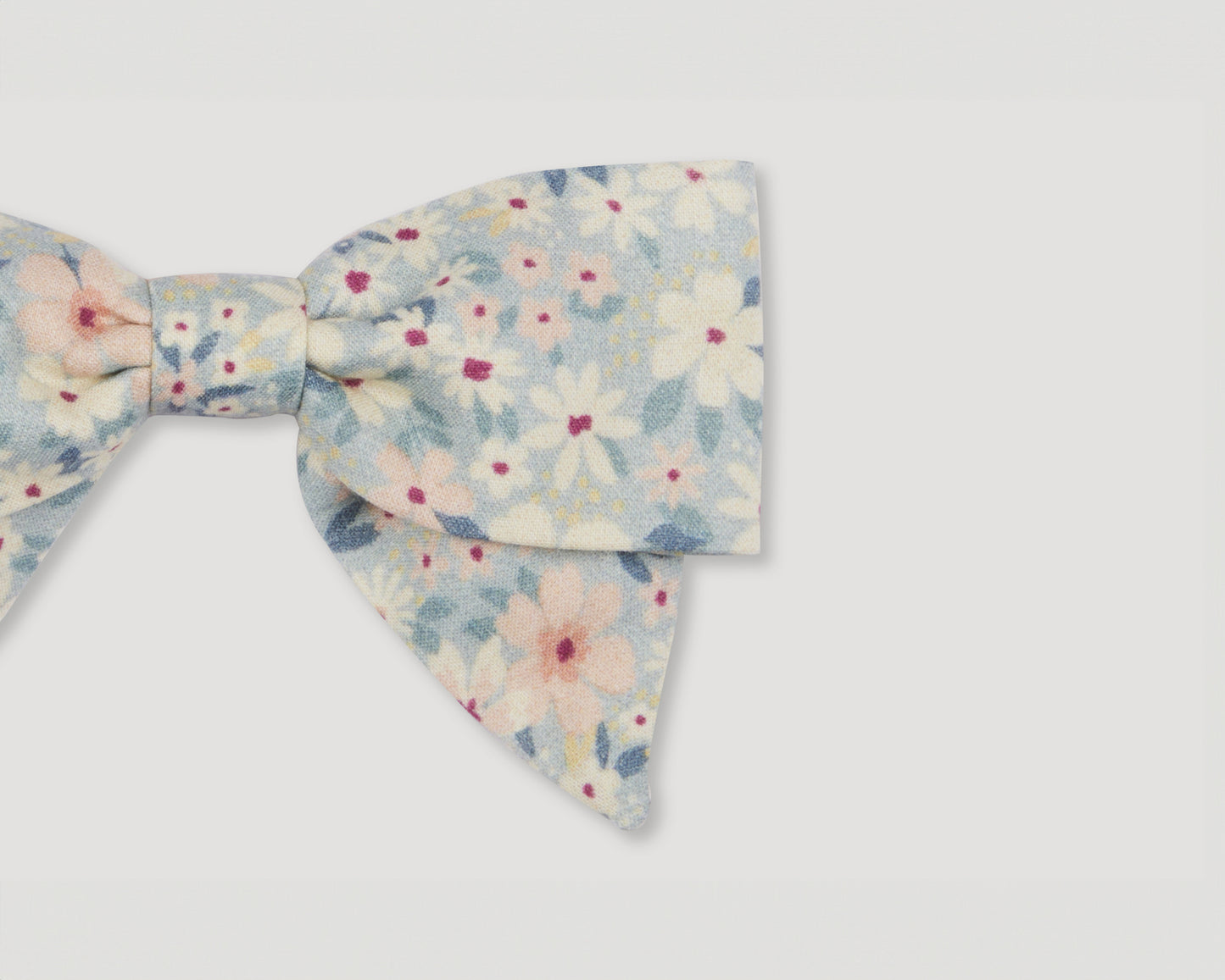 Early Sunday, Chiara Alligator Clip in Amelia print, made from Printed Cotton Cambric fabric, featuring a bow design on an alligator clip with a secure fit, shown in a closeup flat-lay view
