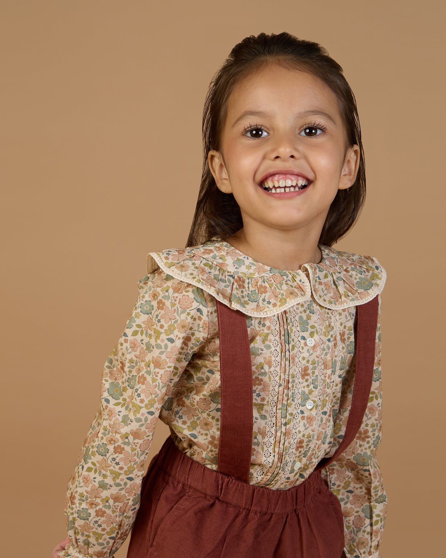 Early Sunday, Ella Blouse in Garden Flowers Cream, made from Printed Cotton Cambric fabric, featuring relaxed fit, frill detailing on the collar, and lace inserts, shown in a close-up side view of a model wearing it
