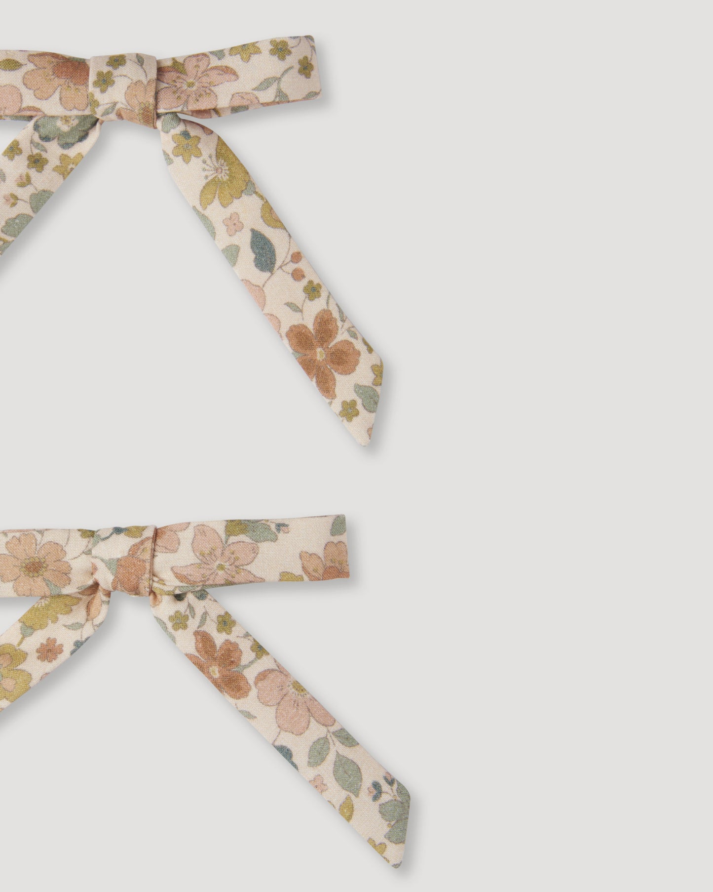 Grace clip- Garden Flowers Cream