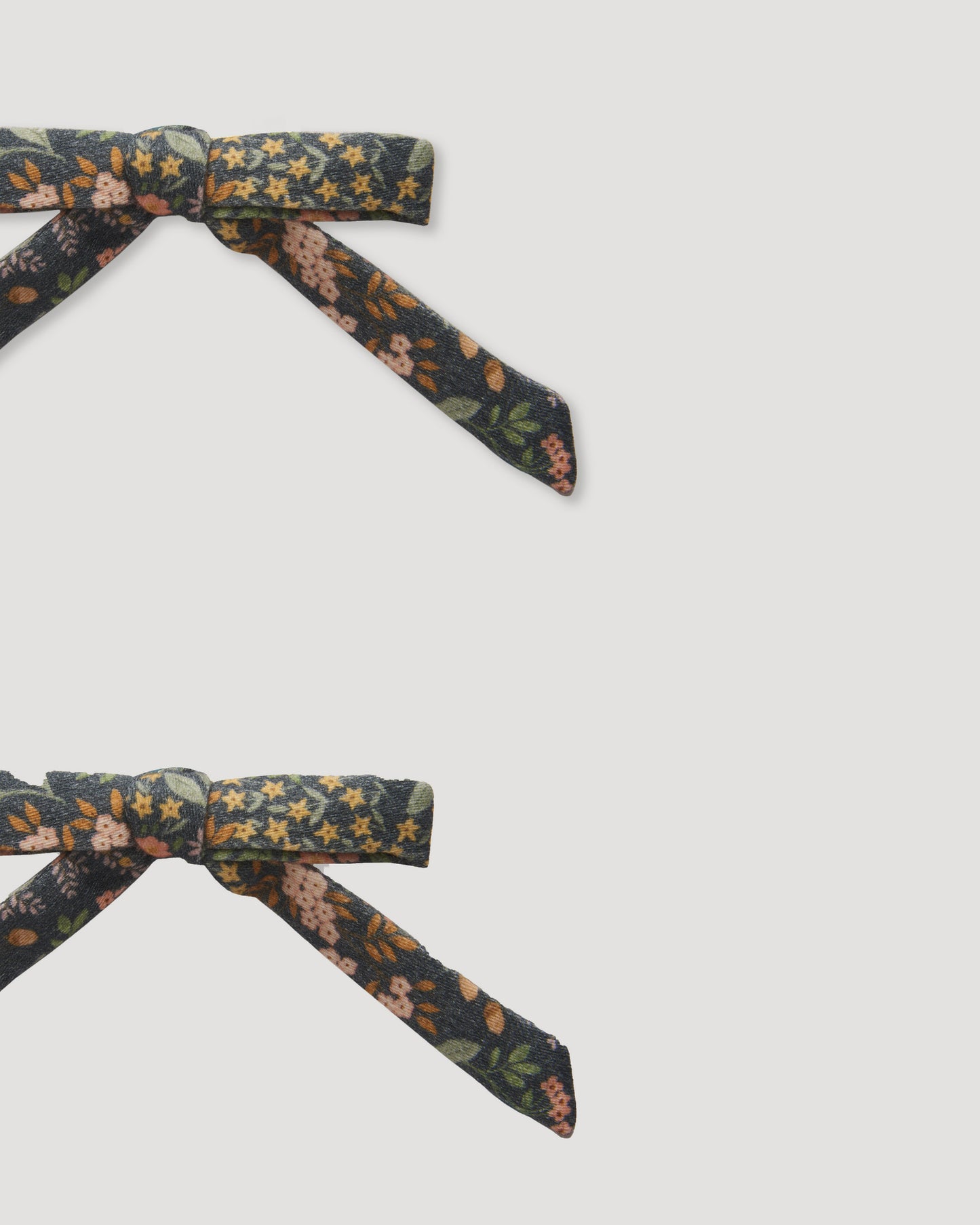 Grace clip- Autumn Garden Greyish Blue