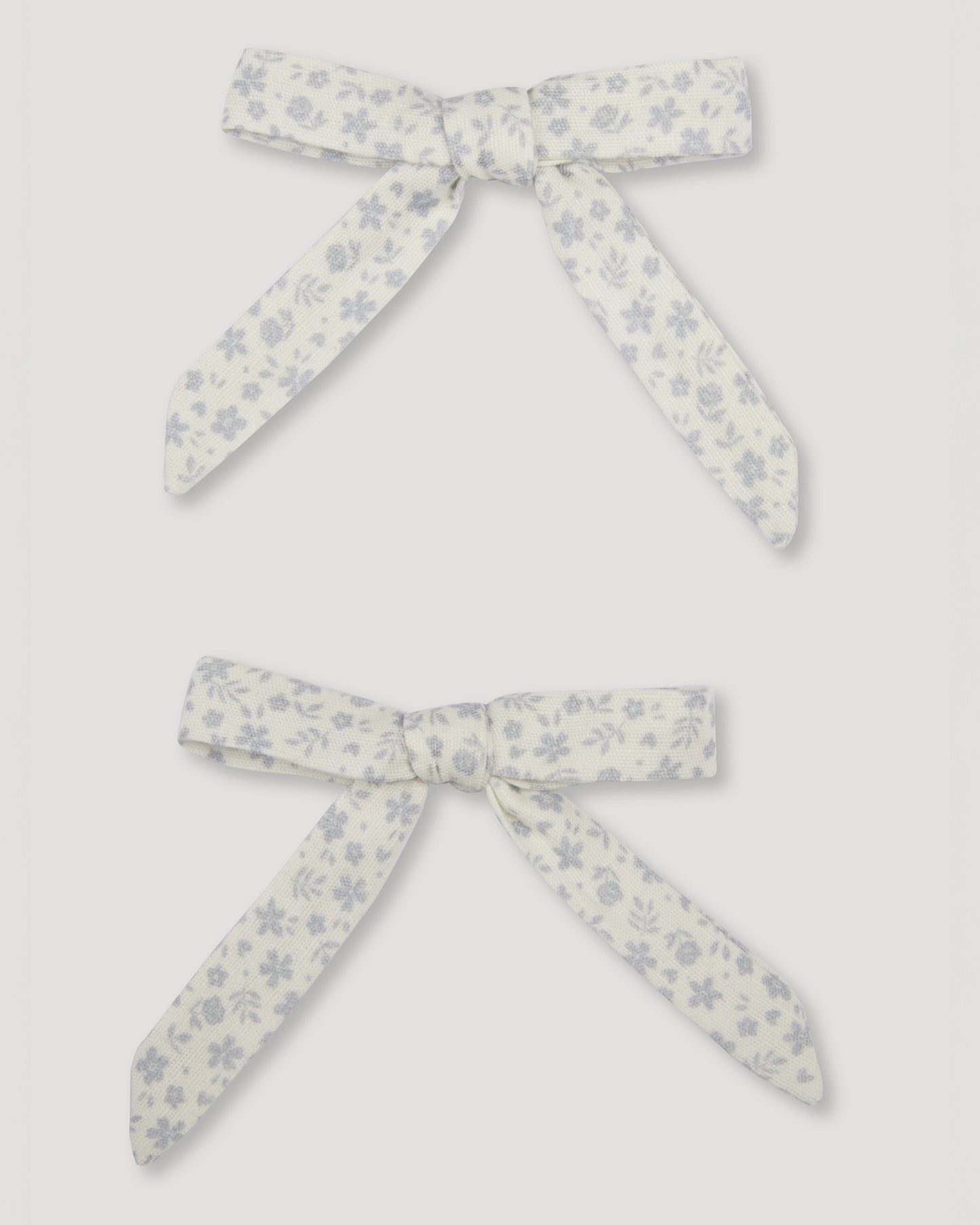 Early Sunday, Chiara Alligator Clip in Mini Flower print, made from Printed canvas 70% Cotton 30% Linen fabric, featuring a bow design on an alligator clip with a secure fit, shown in a front flat-lay view