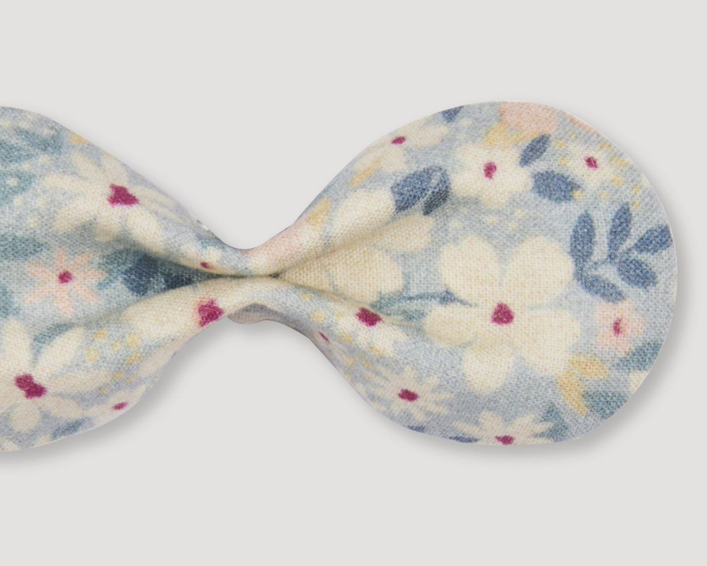 Early Sunday, Penelope Alligator Clip in Amelia print, made from Printed Cotton Cambric fabric, featuring a bow design on an alligator clip with a secure fit, shown in a closeup flat-lay view