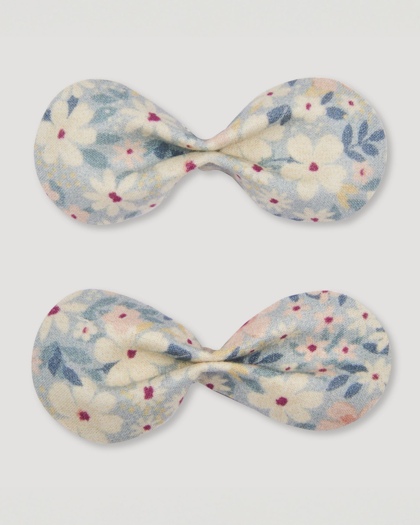 Early Sunday, Penelope Alligator Clip in Amelia print, made from Printed Cotton Cambric fabric, featuring a bow design on an alligator clip with a secure fit, shown in a front flat-lay view