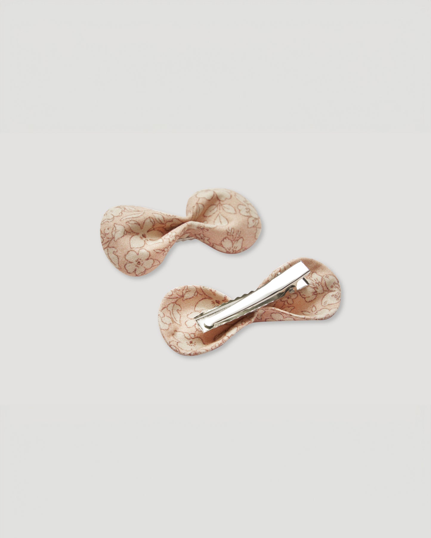 Early Sunday, Penelope Alligator Clip in Garden flower print, made from Printed Cotton Cambric fabric, featuring a bow design on an alligator clip with a secure fit, shown in a back flat-lay view