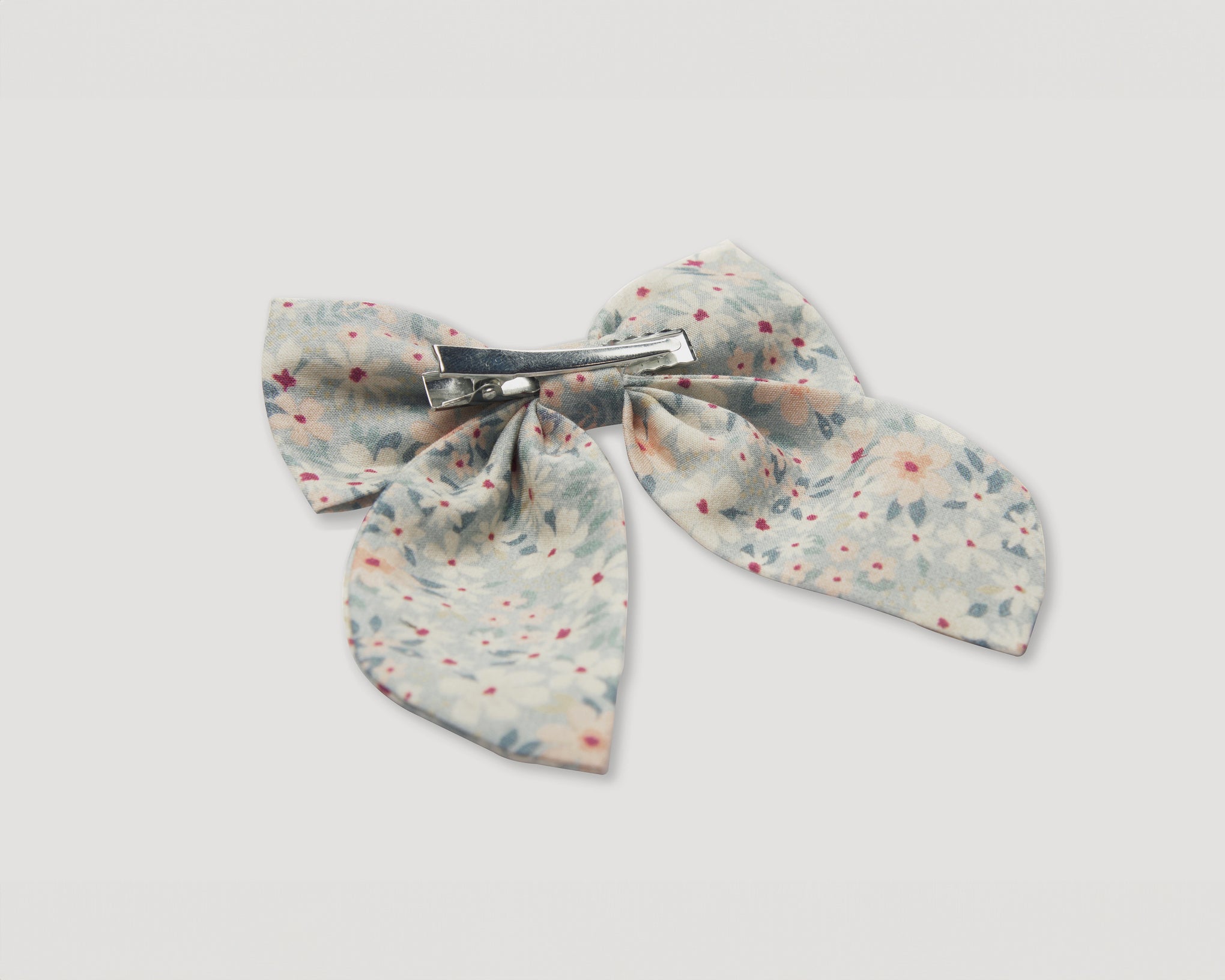 Early Sunday, Audrey Alligator Clip in Amelia print, made from Printed Cotton Cambric fabric, featuring a fabric bow design with a secure hair clip fastening, shown in a closeup flat-lay view