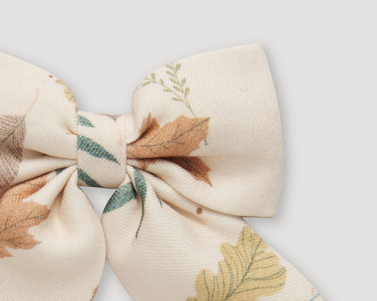 Audrey clip-  Falling Leaves Beige