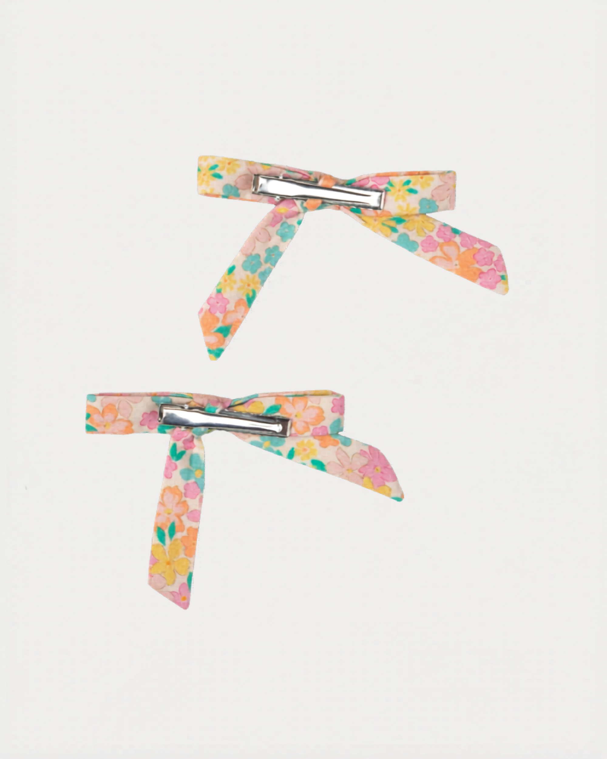 Early Sunday, Grace Clip in Emma Floral Mint color, made from Organic Printed Cotton Cambric fabric, featuring a set of two bow clips with a secure fit, shown in back flat-lay view