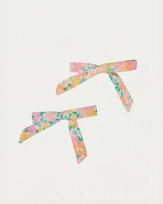 Early Sunday, Grace Clip in Emma Floral Mint color, made from Organic Printed Cotton Cambric fabric, featuring a set of two bow clips with a secure fit, shown in front flat-lay view