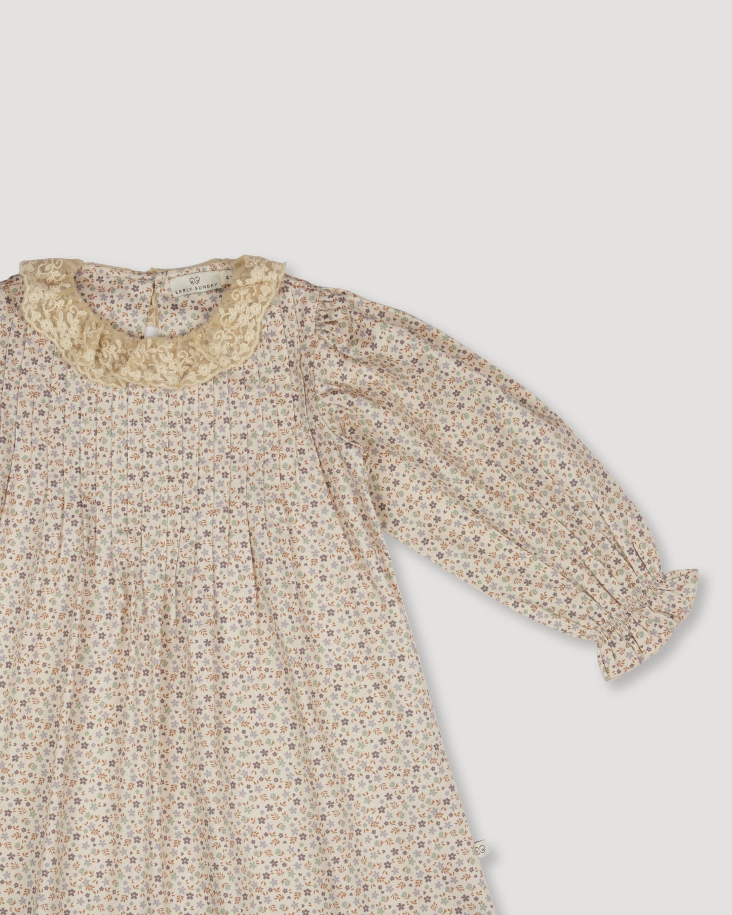 Early Sunday, Julie Dress in Miny Flowers print, made from Printed Cotton Satin fabric, featuring Delicate lace collar paired with a softly structured silhouette for a refined, timeless finish, shown in a closeup flat-lay view