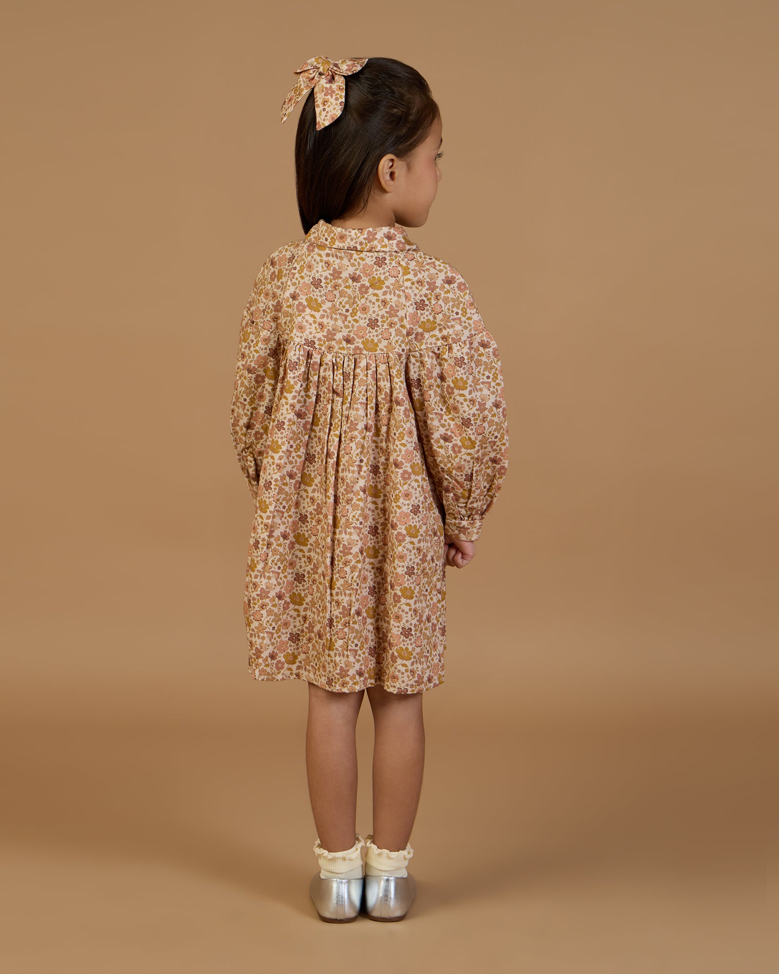 Early Sunday, Melanie Dress in Garden Flowers Dusty Pink, made from Printed Cotton Satin fabric, featuring classic silhouette with a collar, shown in a back view of model wearing it