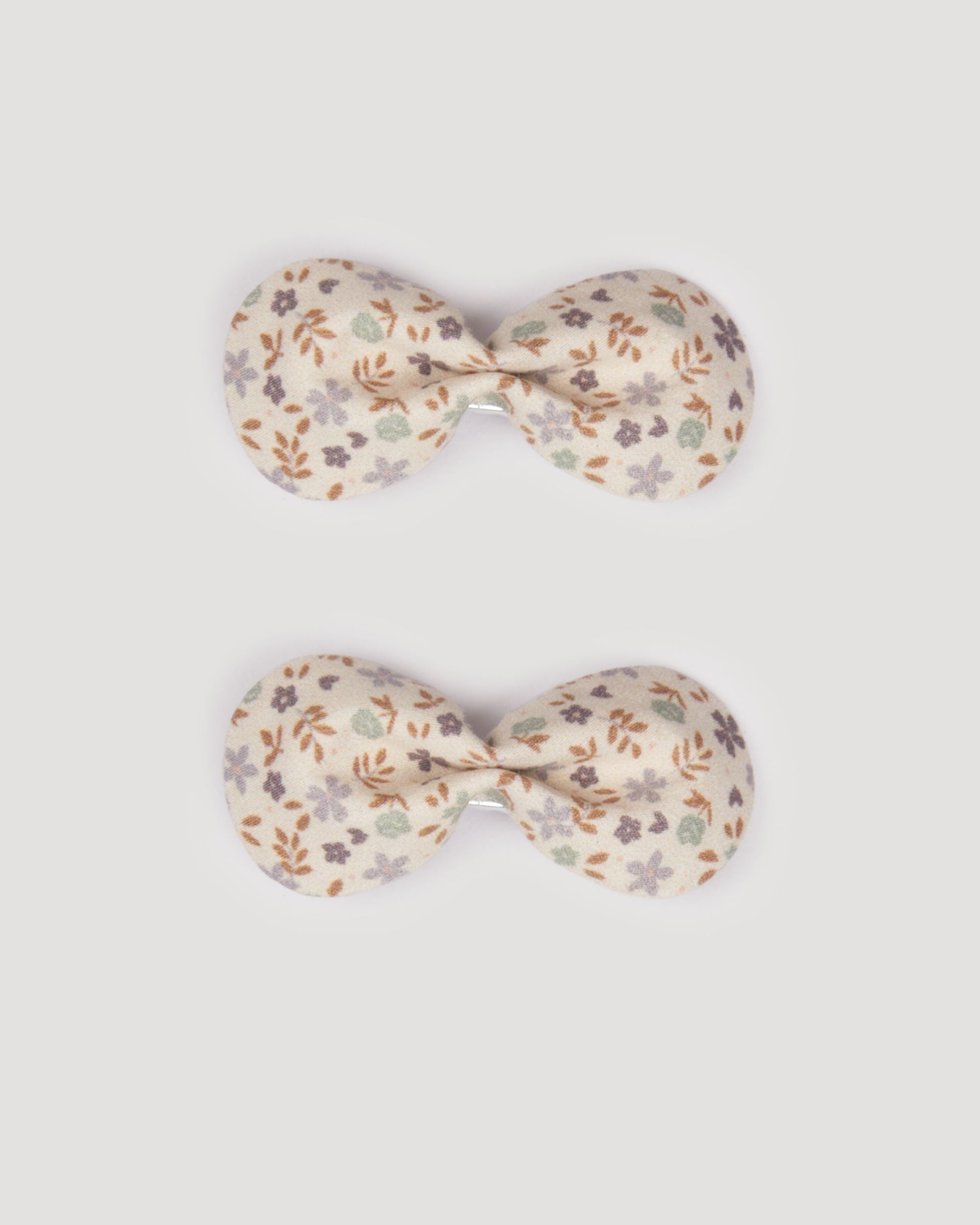 Early Sunday, Penelope Clip in Mini Flowers print, made from Printed 60s Cotton Satin fabric, featuring a set of two bow clips with a secure fit, shown in a front flat-lay view